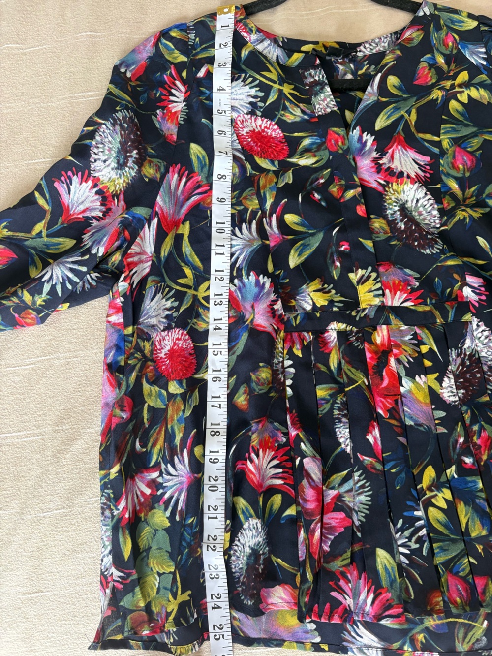 J.crew 100% silk floral popover pleated front navy multicolor blouse size large - Picture 6 of 6